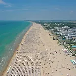 Lovely Flat With Shared Pool - Beahost Μπιμπιόνε
