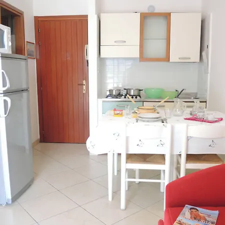 Lovely Flat With Shared Pool - Beahost * Бибионе